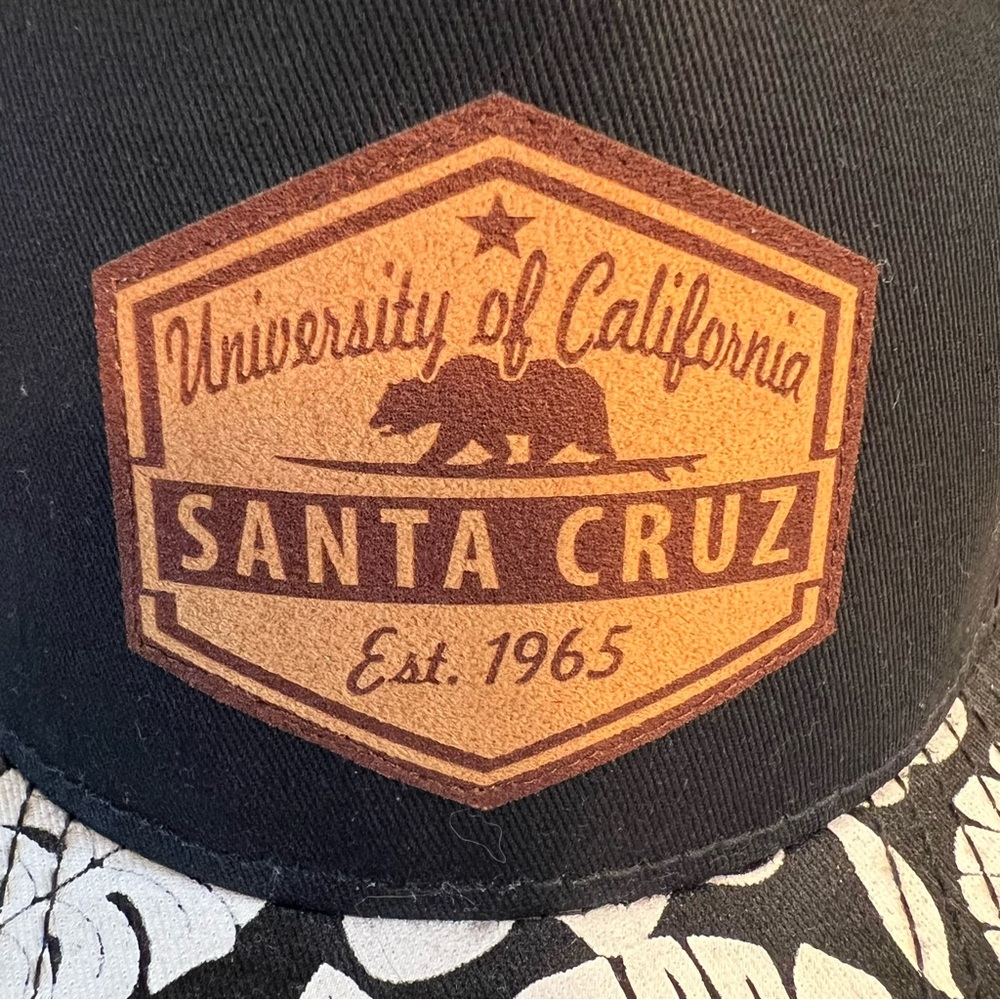 UC Santa Cruz UCSC Unisex Trucker Hat Cap Black Hawaiian Adjustable Like New. - Picture 3 of 7